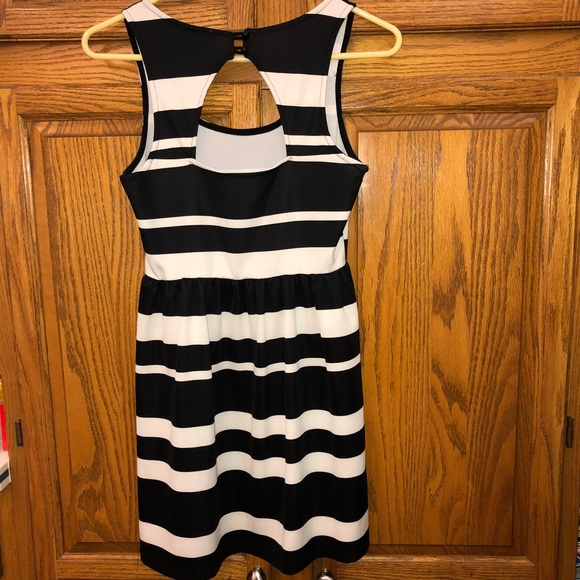 Adorable Striped Dress with Cutout on Back! - Picture 3 of 5